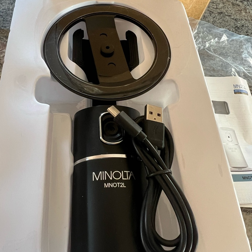 Minolta Black Video Camera with Smartphone Mount - Picture 15 of 17